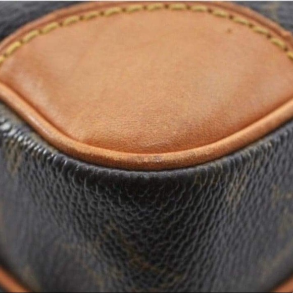 Amazon Crossbody Bag. The bag has the date code inside and designer Id of 871TH - Picture 6 of 12